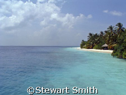 Paradise....the island of vilamendhoo by Stewart Smith 